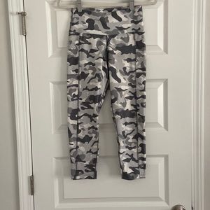 Camo Cropped Leggings